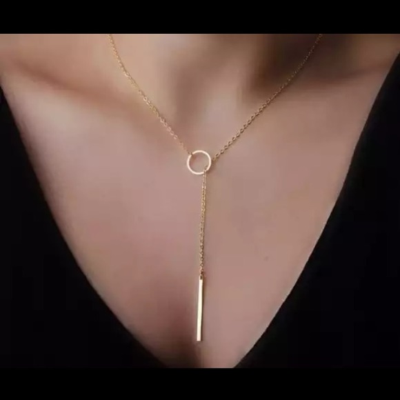 Jewelry - Beautiful gold tone circle and bar necklace